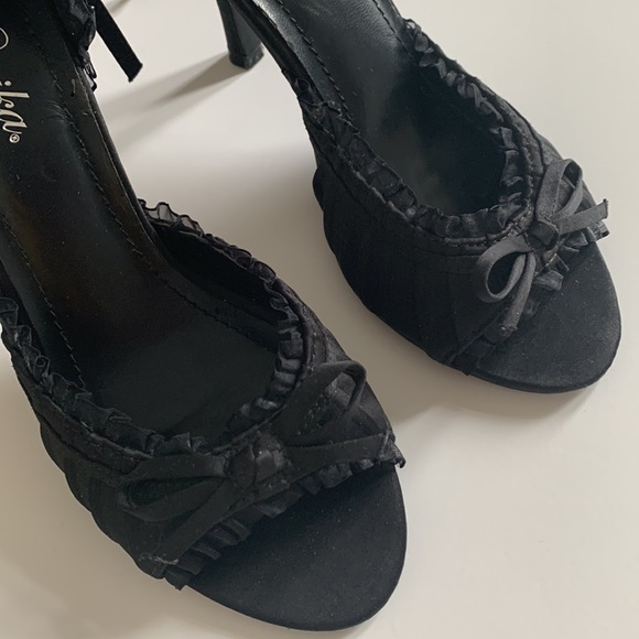 Black High heel shoes - Picture 2 of 3